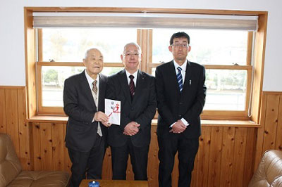 槇の木学園への贈呈