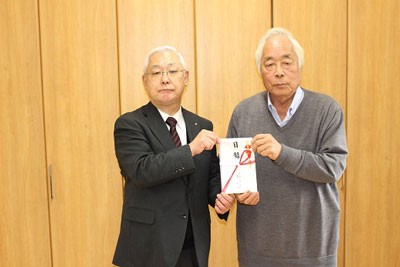 子山ホームへの贈呈