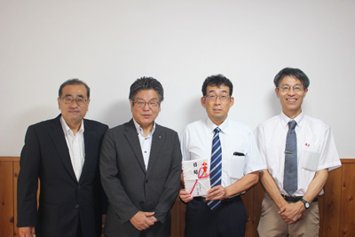 槇の木学園への贈呈