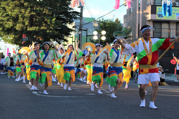 阿波踊りの様子